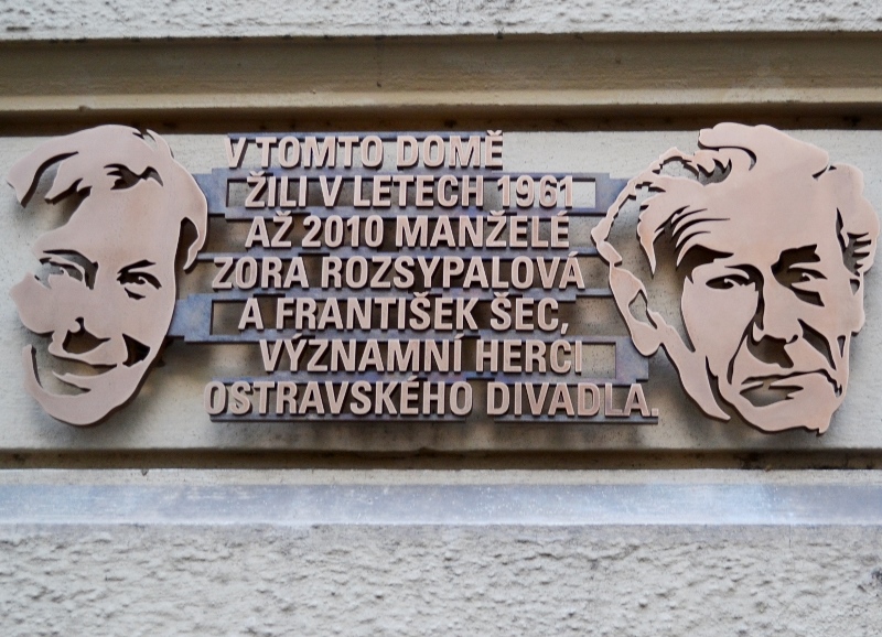Pamětní deska Zory Rozsypalové a Františka Šece. Foto: René Stejskal 
